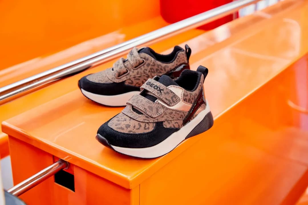 Jakie buty dla dziecka które uczy się chodzić - wybierz najlepsze opcje